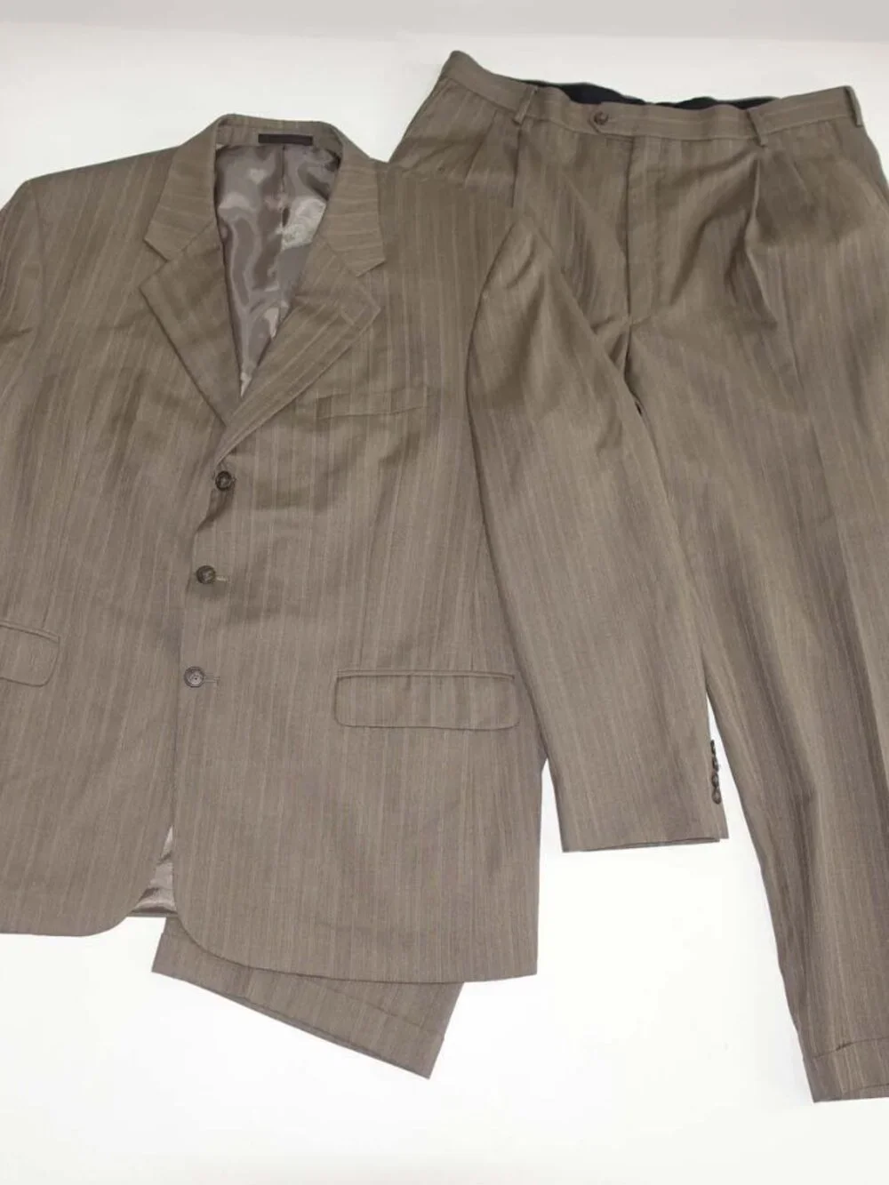 Kilburne and Finch Men's 3 Button Suit Size 46 Long 38 x 28 Brown Wool Striped